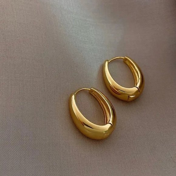 Elegant small hoop earrings - Picture 3 of 5